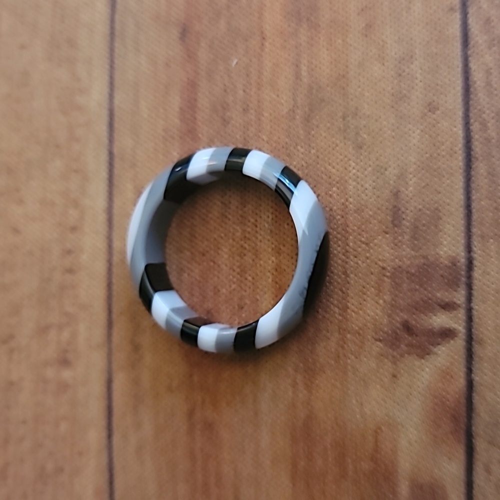 Vibrant Grey Multicolored Striped Unisex Resin Ring in Random Colored Gift Box - Picture 1 of 8